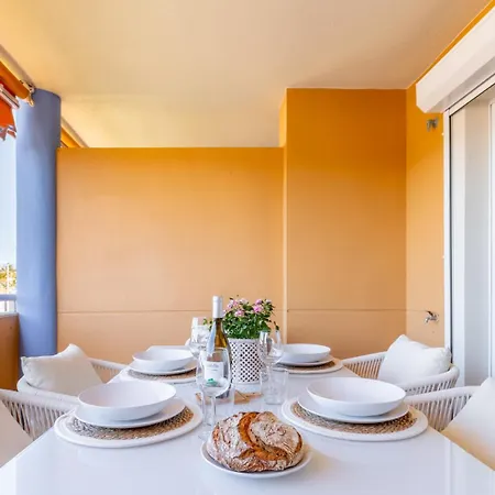 Atico Duplex En Cala Blanca 아파트 *
